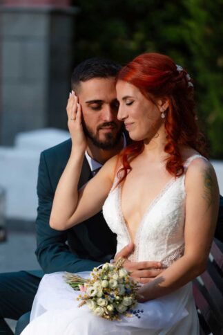 Ρομαντική φωτογράφιση γάμου του Χρήστου και της Δήμητρας μετά την τελετή, απαθανατίζοντας μια αυθεντική στιγμή αγάπης.